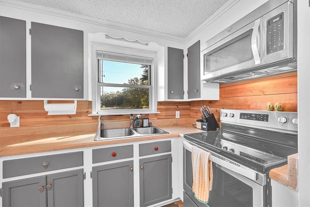 226 S Fishtrap Road, Greenville, SC 29611