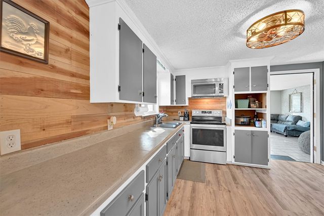 226 S Fishtrap Road, Greenville, SC 29611