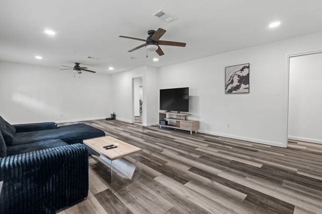 5825 Walla Avenue, Fort Worth, TX 76133