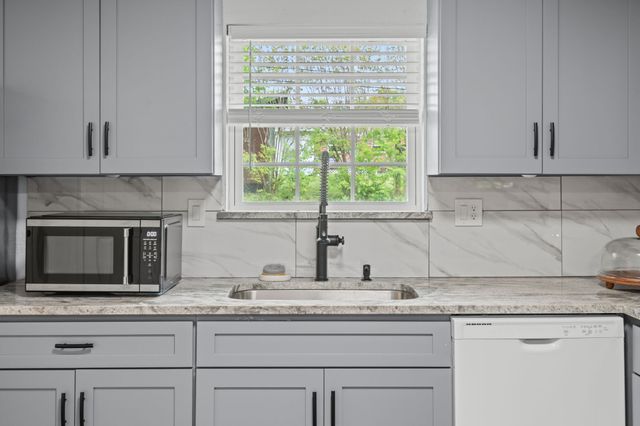 5825 Walla Avenue, Fort Worth, TX 76133