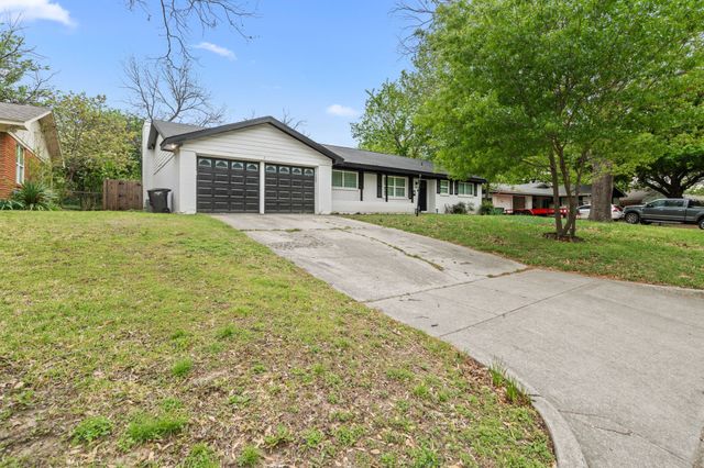 5825 Walla Avenue, Fort Worth, TX 76133
