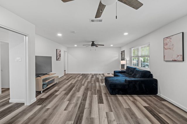 5825 Walla Avenue, Fort Worth, TX 76133