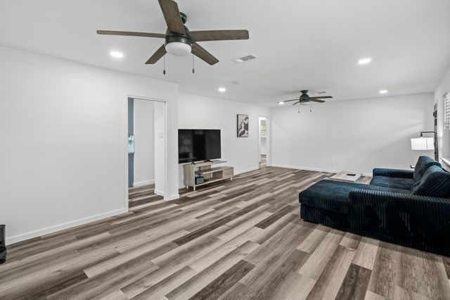 5825 Walla Avenue, Fort Worth, TX 76133