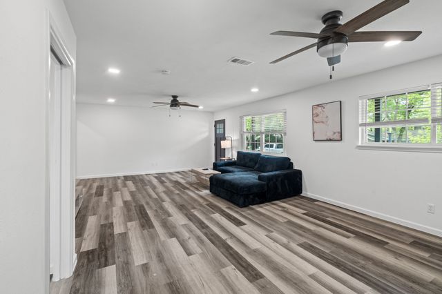 5825 Walla Avenue, Fort Worth, TX 76133