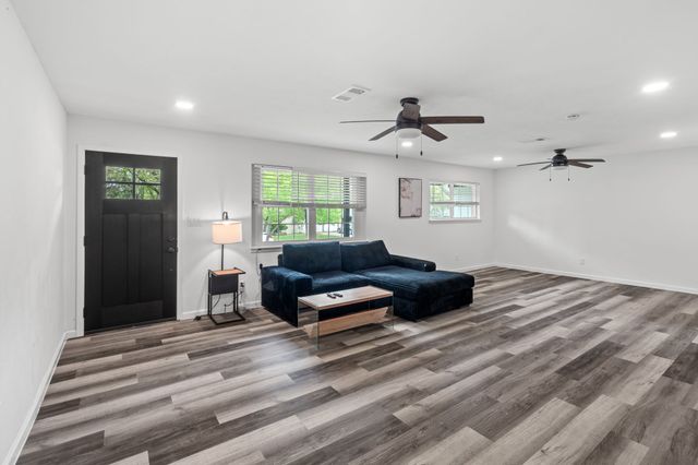 5825 Walla Avenue, Fort Worth, TX 76133