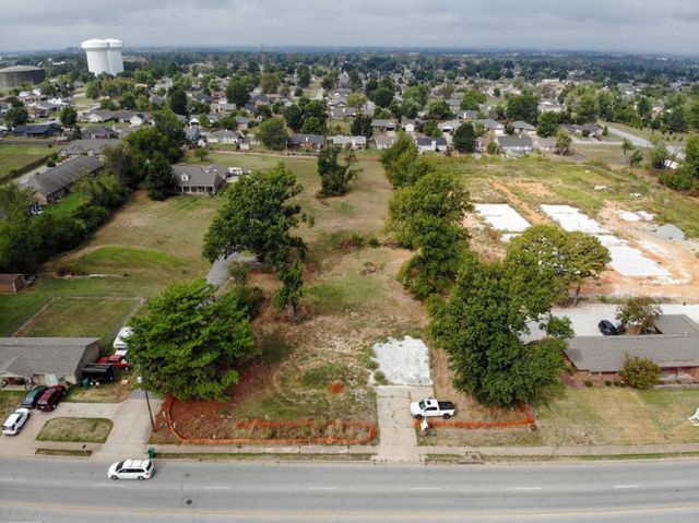 1626 S Dixieland Road, Rogers, AR 72758