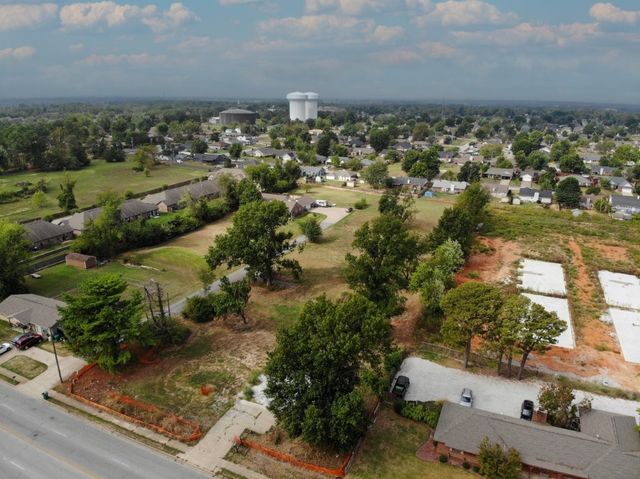 1626 S Dixieland Road, Rogers, AR 72758