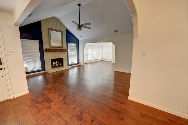 5516 Timber Green Drive, Arlington, TX 76016