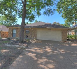 5516 Timber Green Drive, Arlington, TX 76016
