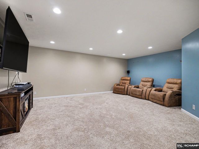 3215 N 169 Street, Omaha, NE 68116