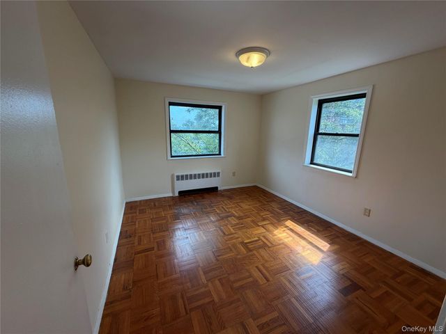 25 SHADY GLEN Court 3B, New Rochelle, NY 10805