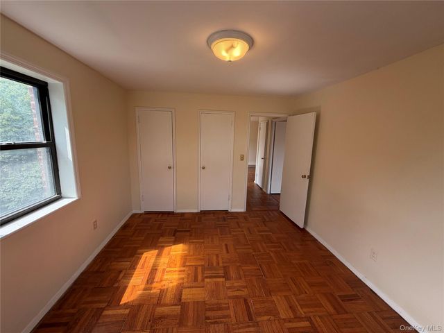 25 SHADY GLEN Court 3B, New Rochelle, NY 10805