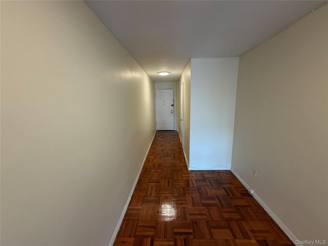 25 SHADY GLEN Court 3B, New Rochelle, NY 10805