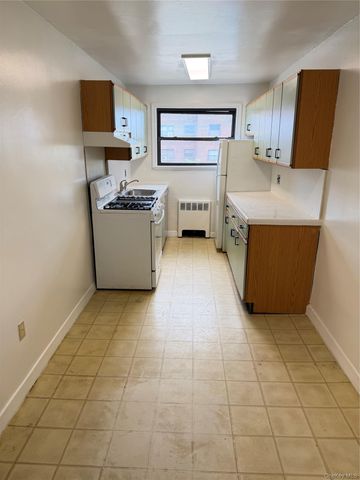 25 SHADY GLEN Court 3B, New Rochelle, NY 10805