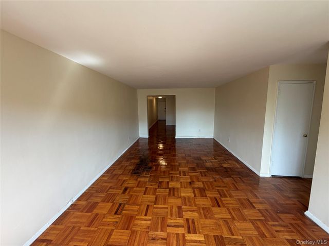 25 SHADY GLEN Court 3B, New Rochelle, NY 10805