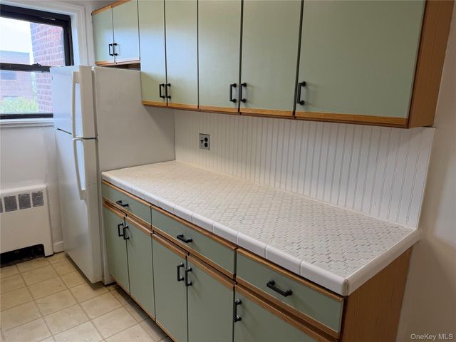 25 SHADY GLEN Court 3B, New Rochelle, NY 10805
