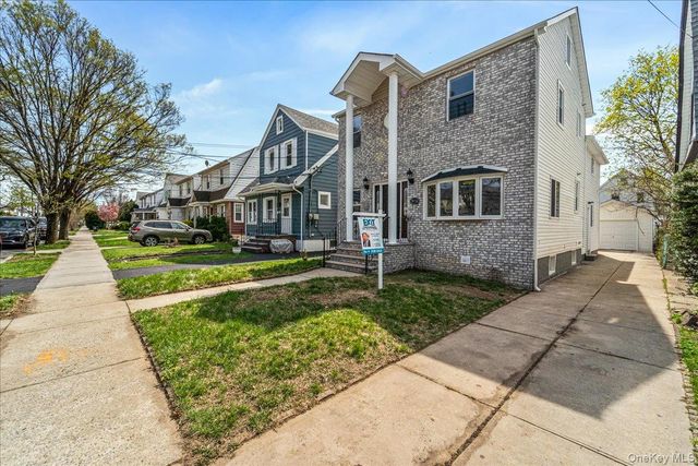 90-34 205th Street, Hollis, NY 11423