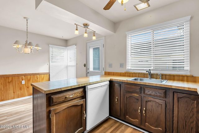 47 Elmswell Avenue, Manchester, NJ 08759