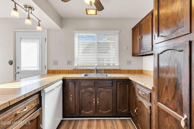 47 Elmswell Avenue, Manchester, NJ 08759