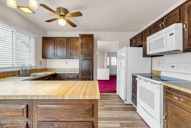 47 Elmswell Avenue, Manchester, NJ 08759