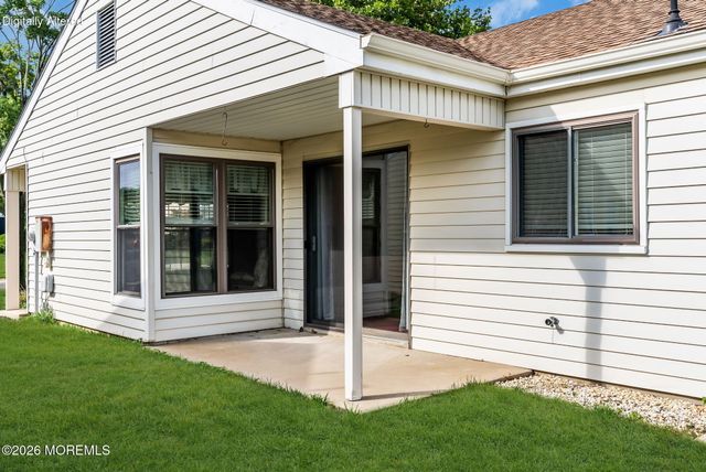 47 Elmswell Avenue, Manchester, NJ 08759
