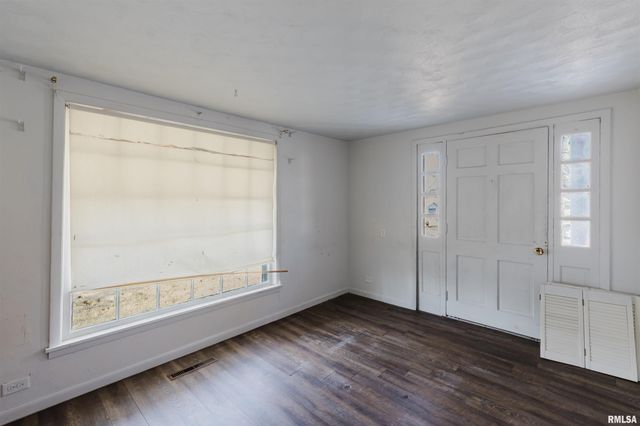 300 S 21ST Street, Herrin, IL 62948