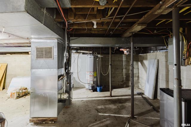 300 S 21ST Street, Herrin, IL 62948