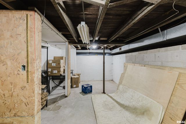 300 S 21ST Street, Herrin, IL 62948