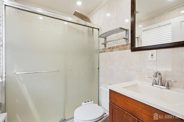 28 Saint Ann Street, Carteret, NJ 07008
