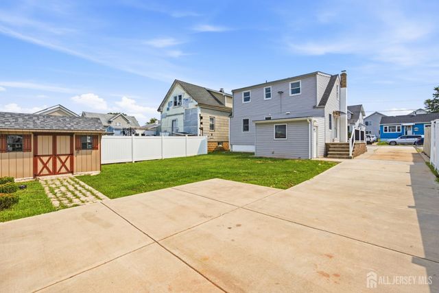 28 Saint Ann Street, Carteret, NJ 07008