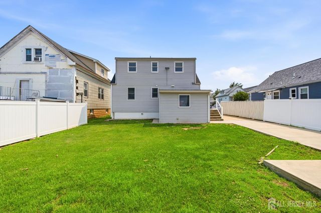 28 Saint Ann Street, Carteret, NJ 07008