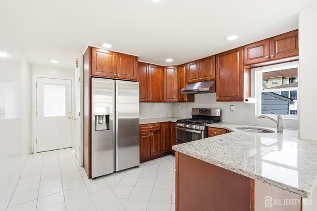 28 Saint Ann Street, Carteret, NJ 07008