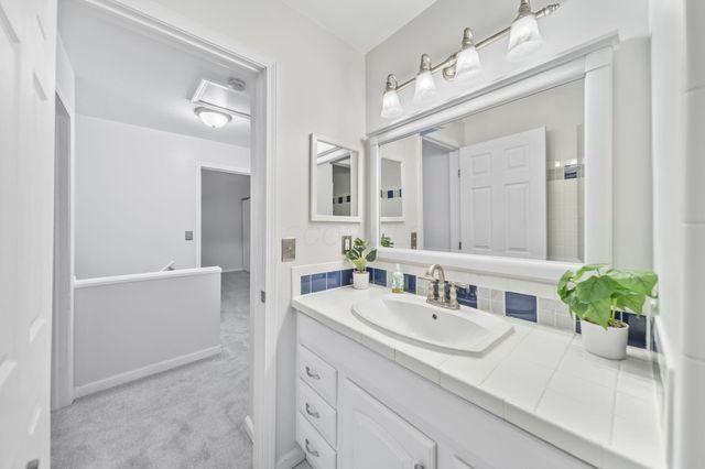 7685 Whitneyway Drive, 17, Columbus, OH 43085