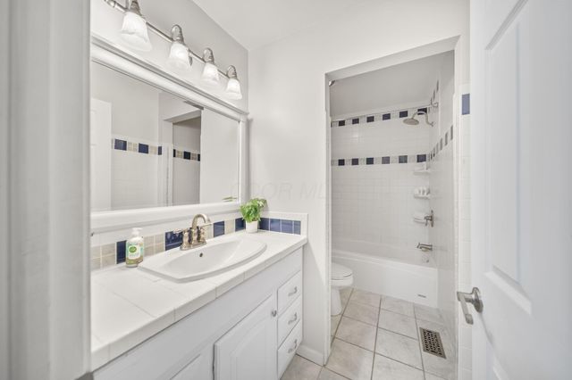 7685 Whitneyway Drive, 17, Columbus, OH 43085