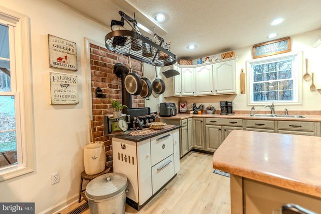 216 ANGEL COUNTRY LN, Paw Paw, WV 25434