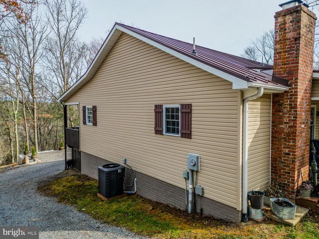 216 ANGEL COUNTRY LN, Paw Paw, WV 25434