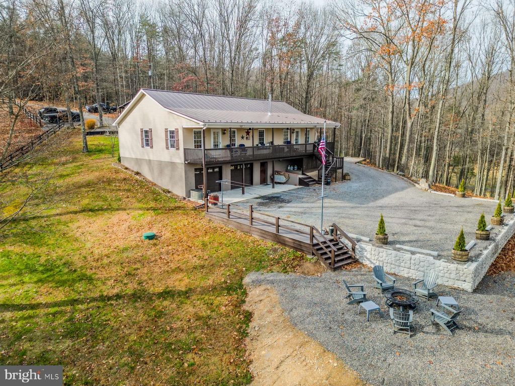 216 ANGEL COUNTRY LN, Paw Paw, WV 25434