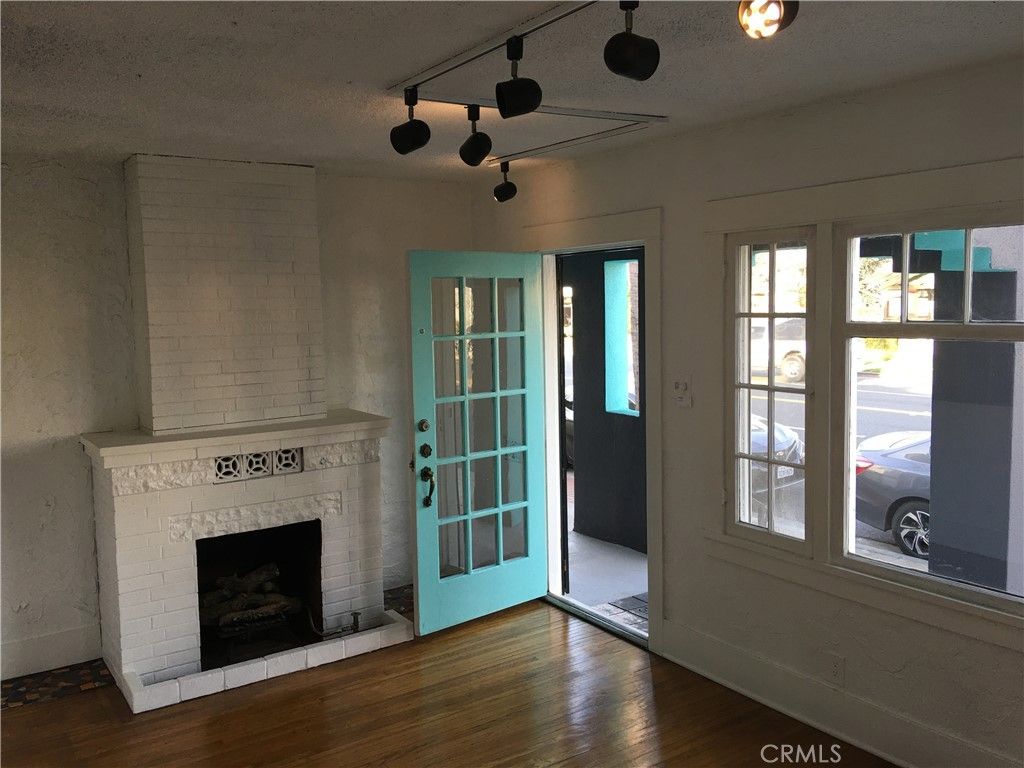 Image 4 of property listing at 341 Redondo, Long Beach, CA 90814