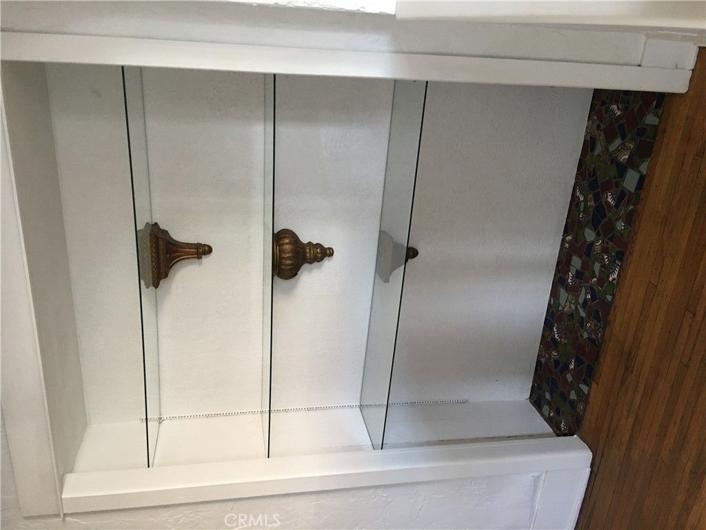 Image 5 of property listing at 341 Redondo, Long Beach, CA 90814