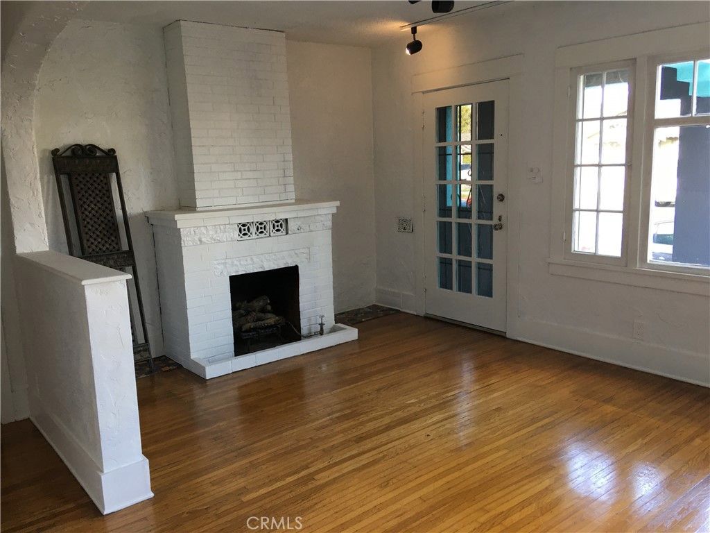 Image 6 of property listing at 341 Redondo, Long Beach, CA 90814