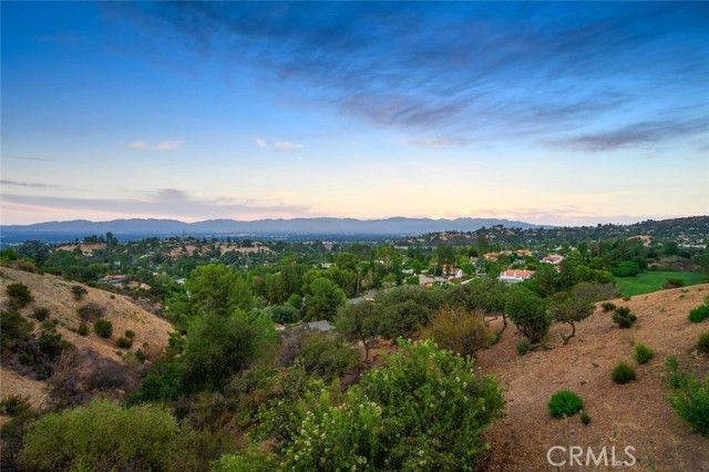 19131 menard Place, Tarzana (los Angeles), CA 91356