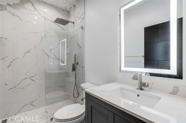 19131 menard Place, Tarzana (los Angeles), CA 91356