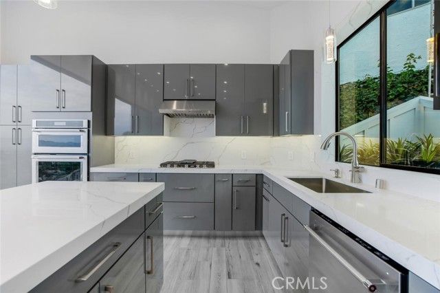 19131 menard Place, Tarzana (los Angeles), CA 91356