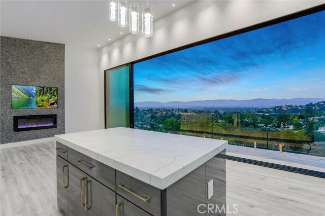 19131 menard Place, Tarzana (los Angeles), CA 91356