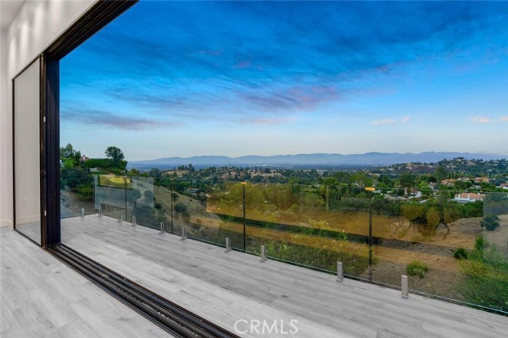 19131 menard Place, Tarzana (los Angeles), CA 91356