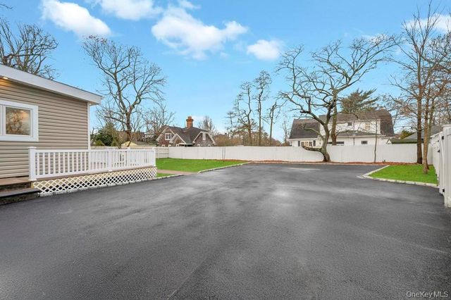 92 Sunset Road, Bay Shore, NY 11706