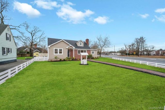 92 Sunset Road, Bay Shore, NY 11706