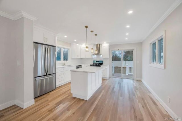 92 Sunset Road, Bay Shore, NY 11706