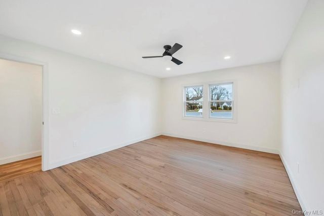 92 Sunset Road, Bay Shore, NY 11706