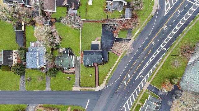 92 Sunset Road, Bay Shore, NY 11706